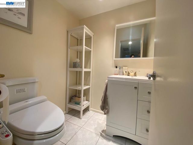 1015 N Kings Rd 309, West Hollywood, CA 90069