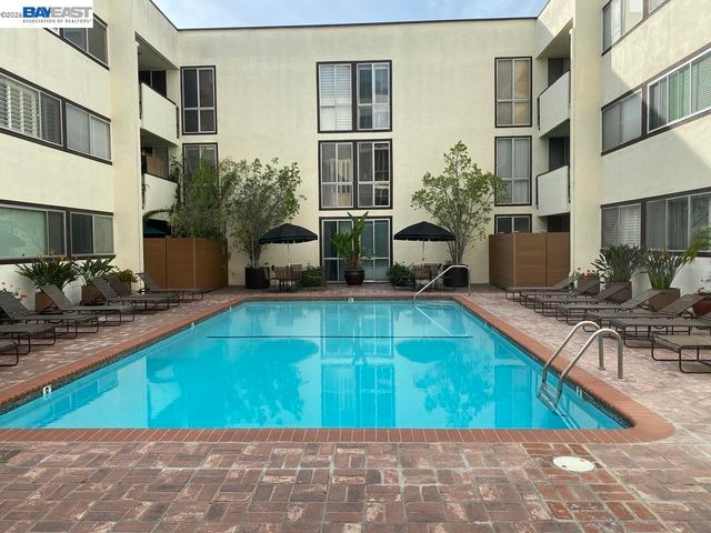 1015 N Kings Rd 309, West Hollywood, CA 90069