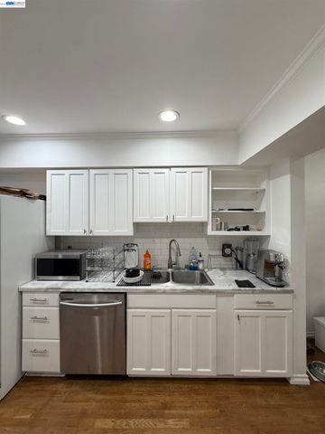 1015 N Kings Rd 309, West Hollywood, CA 90069