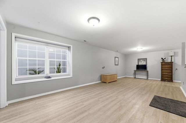 344 Sheffield St, Newton, KS 67114