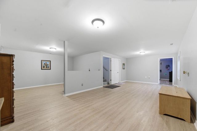 344 Sheffield St, Newton, KS 67114