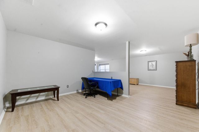 344 Sheffield St, Newton, KS 67114