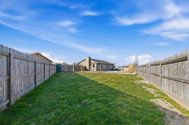 344 Sheffield St, Newton, KS 67114