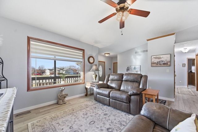 344 Sheffield St, Newton, KS 67114