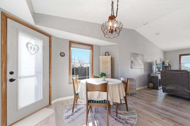 344 Sheffield St, Newton, KS 67114