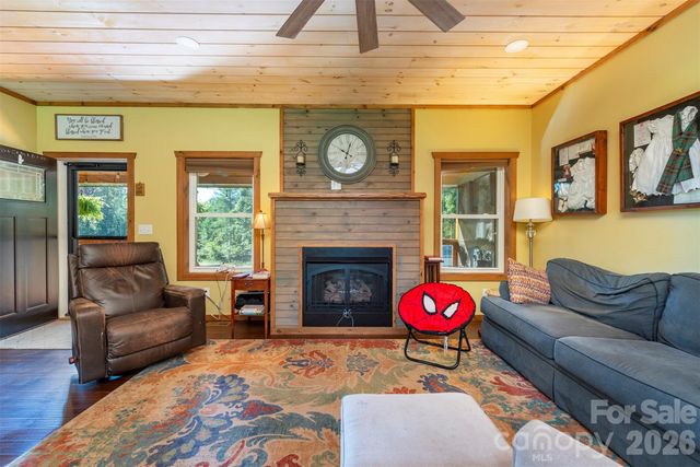 335 James View Road, Marion, NC 28752
