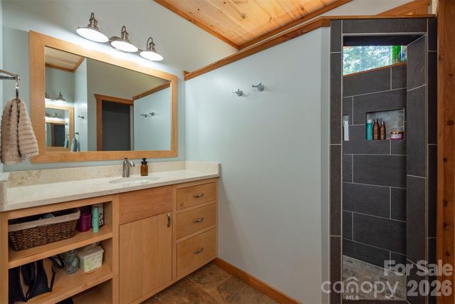 335 James View Road, Marion, NC 28752