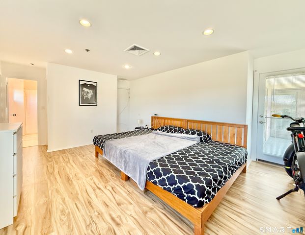 1633 Washington Boulevard 4D, Stamford, CT 06902