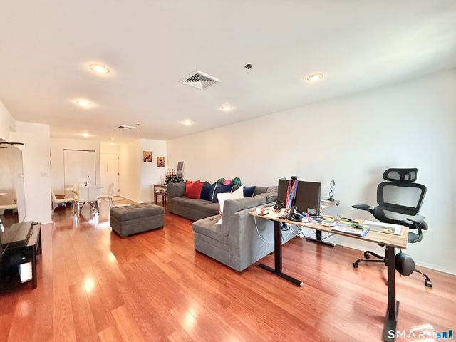 1633 Washington Boulevard 4D, Stamford, CT 06902