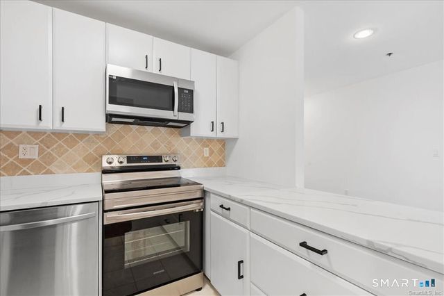 1633 Washington Boulevard 4D, Stamford, CT 06902