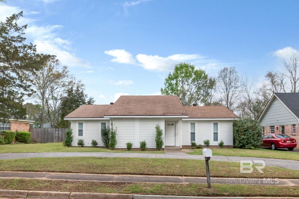 6208 Cottage Hill Road, Mobile, AL 36609