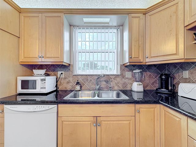 4930 E Sabal Palm Blvd 301, Tamarac, FL 33319