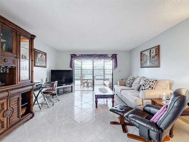 4930 E Sabal Palm Blvd 301, Tamarac, FL 33319