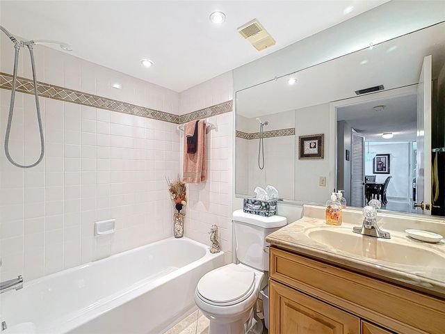 4930 E Sabal Palm Blvd 301, Tamarac, FL 33319