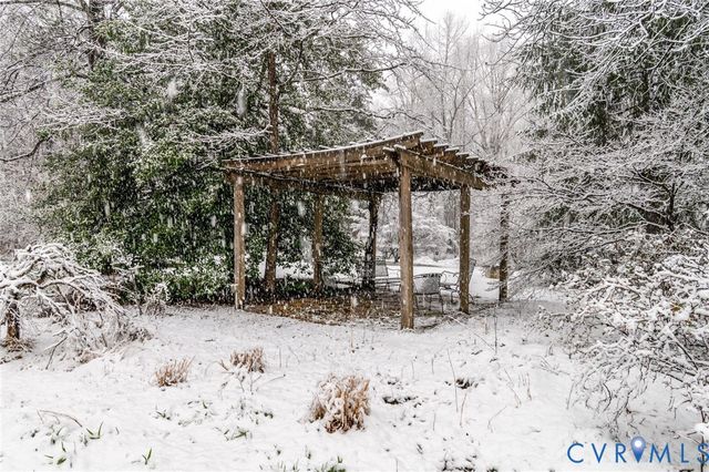 3256 Countryside West Dr, Gum Spring, VA 23065
