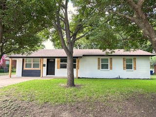 312 SW Gamble Street, Burleson, TX 76028
