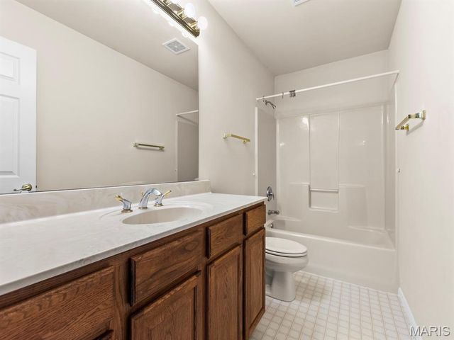 933 Georgetowne Drive, O'fallon, IL 62269