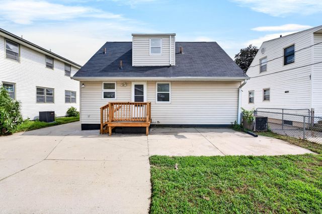 3212 3RD Avenue, Council Bluffs, IA 51501
