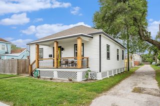 2015 37th Street, Galveston, TX 77550