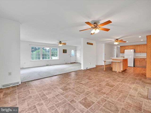 67 PARALLEL RD, Pine Grove, PA 17963