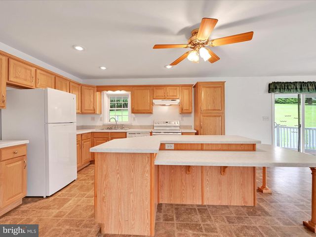 67 PARALLEL RD, Pine Grove, PA 17963