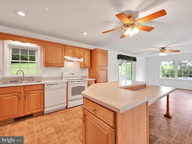 67 PARALLEL RD, Pine Grove, PA 17963
