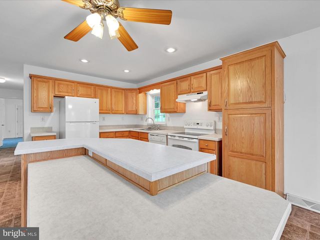 67 PARALLEL RD, Pine Grove, PA 17963