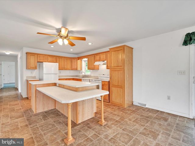 67 PARALLEL RD, Pine Grove, PA 17963