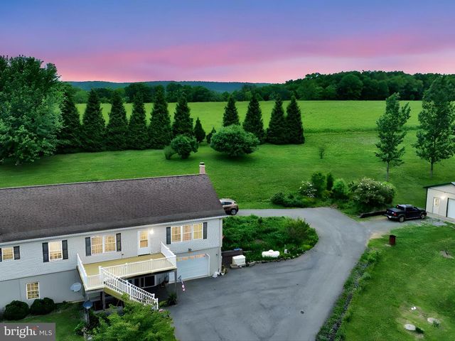 67 PARALLEL RD, Pine Grove, PA 17963