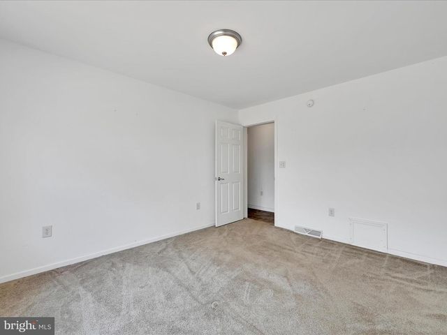 67 PARALLEL RD, Pine Grove, PA 17963