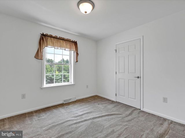 67 PARALLEL RD, Pine Grove, PA 17963