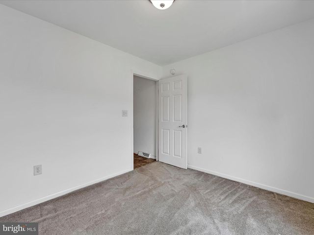 67 PARALLEL RD, Pine Grove, PA 17963