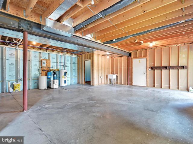 67 PARALLEL RD, Pine Grove, PA 17963