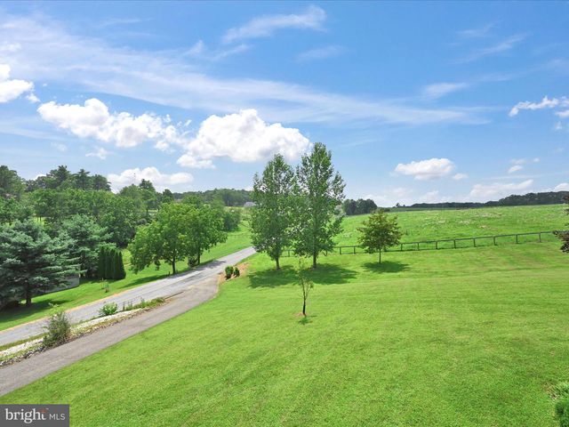 67 PARALLEL RD, Pine Grove, PA 17963
