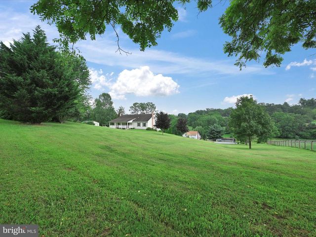 67 PARALLEL RD, Pine Grove, PA 17963