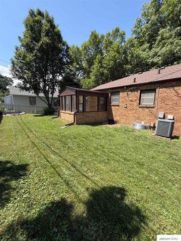 1511 S 61 Avenue, Omaha, NE 68106