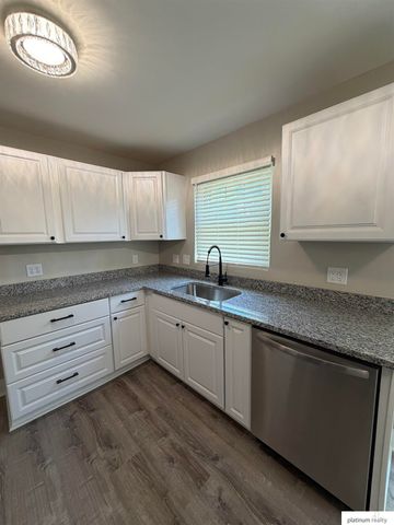 1511 S 61 Avenue, Omaha, NE 68106
