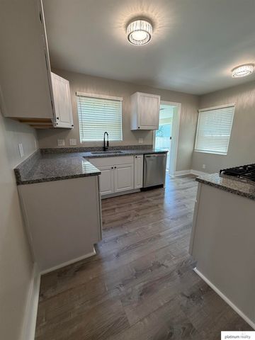 1511 S 61 Avenue, Omaha, NE 68106