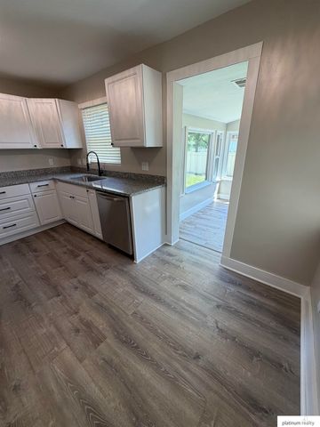 1511 S 61 Avenue, Omaha, NE 68106
