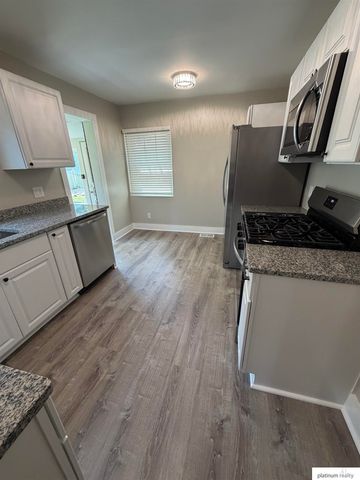 1511 S 61 Avenue, Omaha, NE 68106
