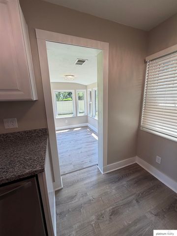 1511 S 61 Avenue, Omaha, NE 68106