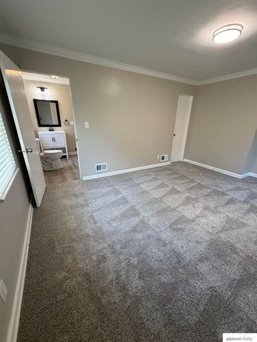 1511 S 61 Avenue, Omaha, NE 68106
