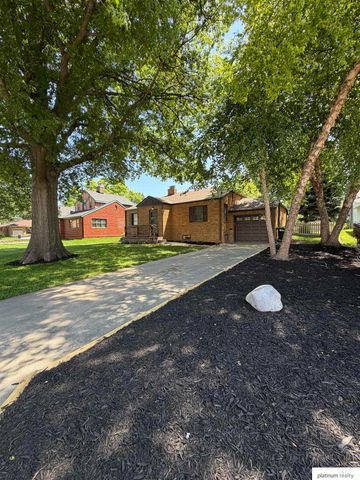 1511 S 61 Avenue, Omaha, NE 68106