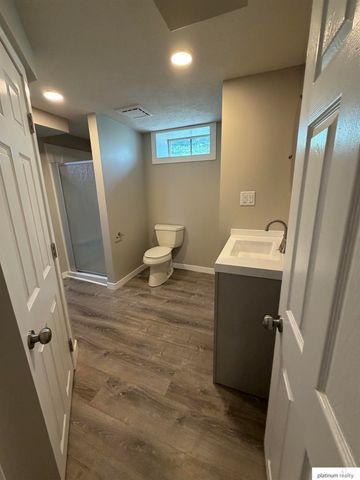 1511 S 61 Avenue, Omaha, NE 68106