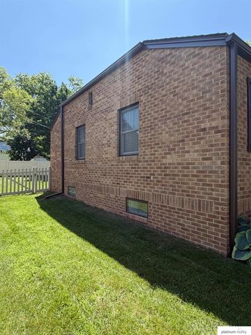 1511 S 61 Avenue, Omaha, NE 68106