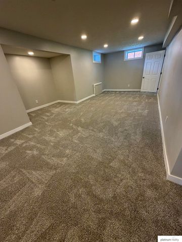 1511 S 61 Avenue, Omaha, NE 68106