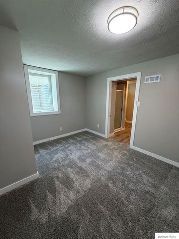 1511 S 61 Avenue, Omaha, NE 68106