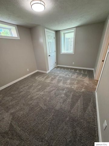 1511 S 61 Avenue, Omaha, NE 68106