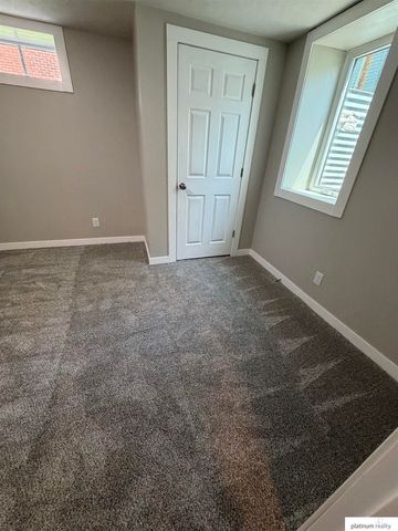 1511 S 61 Avenue, Omaha, NE 68106