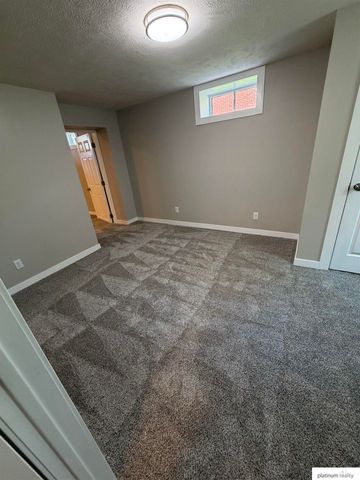 1511 S 61 Avenue, Omaha, NE 68106